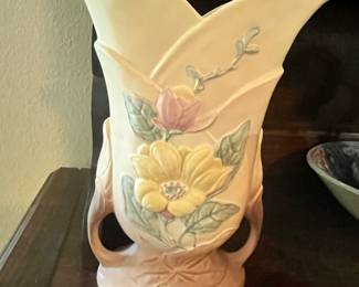 ANTIQUE HULL VASE!