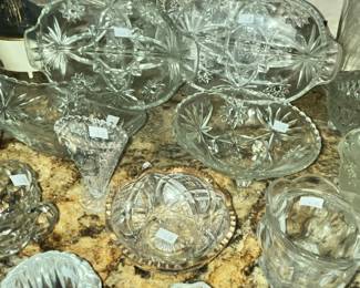 TRAYS & SERVING BOWLS