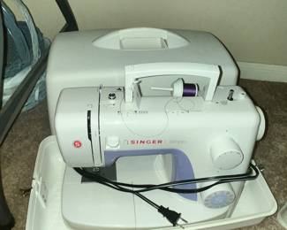 SINGER SEWING MACHINE