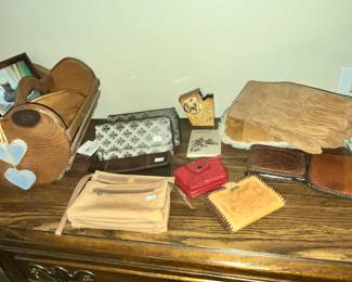 WALLETS & GLOVES