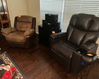 A PAIR OF SUPERB RECLINERS!