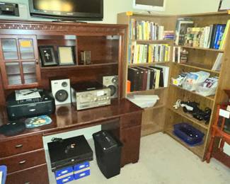 HOME OFFICE DESK & BOOKCASES