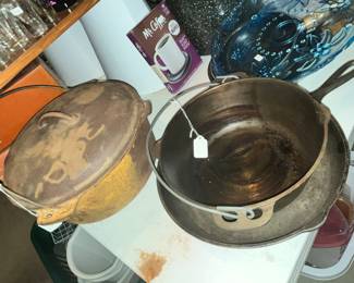 CAST IRON DUTCH OVEN & LID & MORE