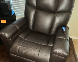 "ULTRA-COMFORT" LIFT RECLINER - THE "ROLLS ROYCE" OF POWER LIFT RECLINERS!