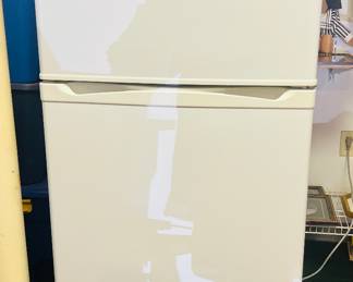 Apartment Size Refrigerator 