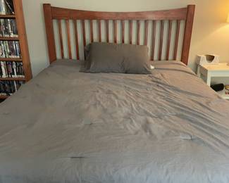 Handsome & Sturdy --Queen Bed!