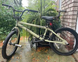 BMX Bicycle --Extra Ordinary--Solid!!