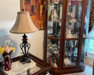 Very nice cabinet with curved glass, dolls