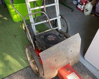Gas powered trimmer
