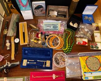 Assorted jewelry and fancy smalls