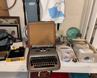 Vtg. Typewriter 