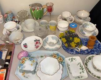 Tea cups and pretties 