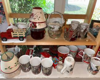 Holiday mugs for hot cocoa around the Christmas tree !  