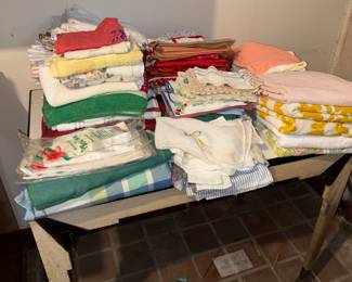Tablecloths and linens 