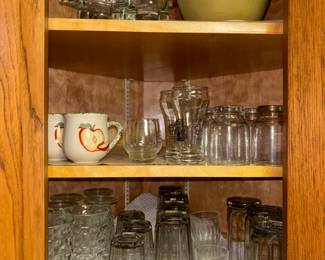 Assorted glassware 