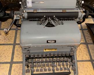 Vtg.  Royal typewriter 