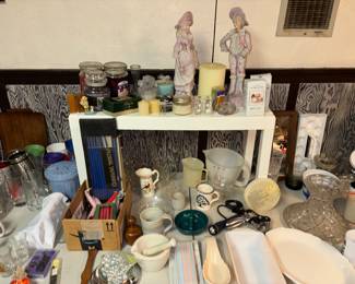 Assorted kitchen ware 