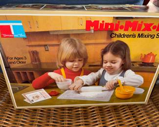 Mini mix Tupperware toy mixing set