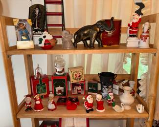 Many Christmas items 