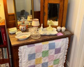 Many quilt -corner cupboard