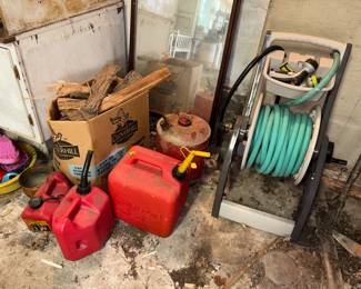 Gas cans - hose reel 