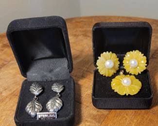 14k yellow jade pearl earrings and pendant 