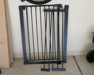 Expandable gate, perfect for pets, parents, and kids
