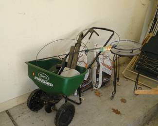 Scott's standard fertilizer spreader