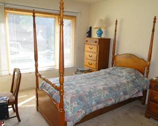 Twin four poster bed