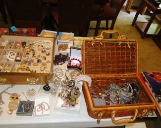 It's a jewelry picnic