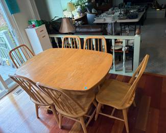 Table and chairs. The table does expand to accommodate more guests.
