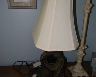 Wood burl table lamp