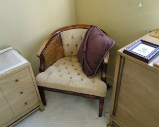 Side comfortable side chair