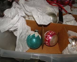 Again, a container full of vintage ornaments  Containers and buckets are going to be priced, for the entire content of the container.  You may open the container to view the contents, but you will not be able to remove or add to the container