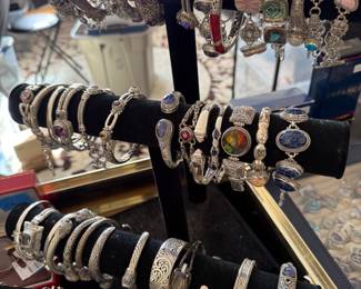 Bracelets 
