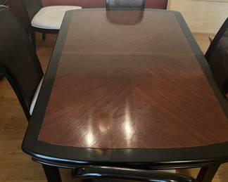Berhardt Table with 6 Chair and 2 Leafs