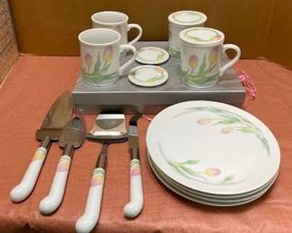 16Pc SPRING COLLECTION TULIP PATTERN CAKE PLATE