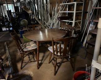 Round Vintage kitchen table and 5 chairs 