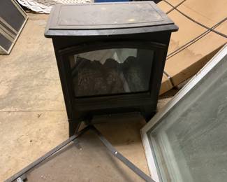 Several fireplaces.