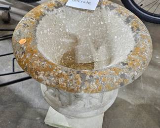 CONCRETE PLANTER