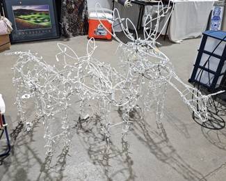 CHRISTMAS DEER DECOR