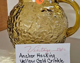 ANCHOR HOCKING YELLOW GOLD CRINKLE GLASS PITCHER