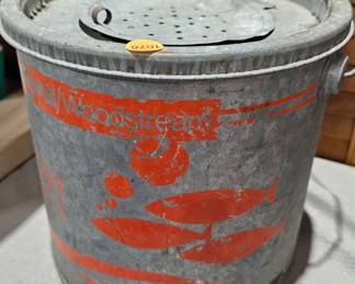 VINTAGE METAL MINNOW BUCKET