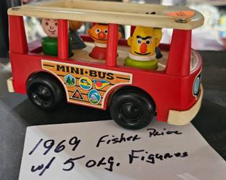 VINTAGE FISHER PRICE WITH FIGURES