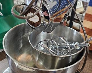 STAND MIXER