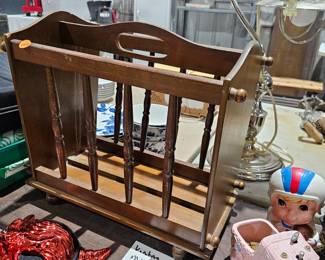 WOODEN MAGAZINE RACK