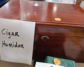 CIGAR HUMIDOR