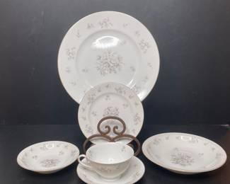 Mieto fine China Jackson International Brocade pattern dinnerware