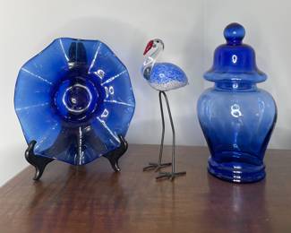 Art glass crane & cobalt glass vtg