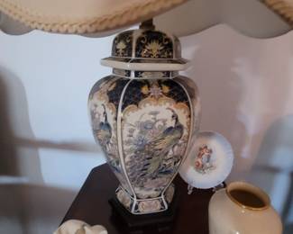 Peacock hand lamp